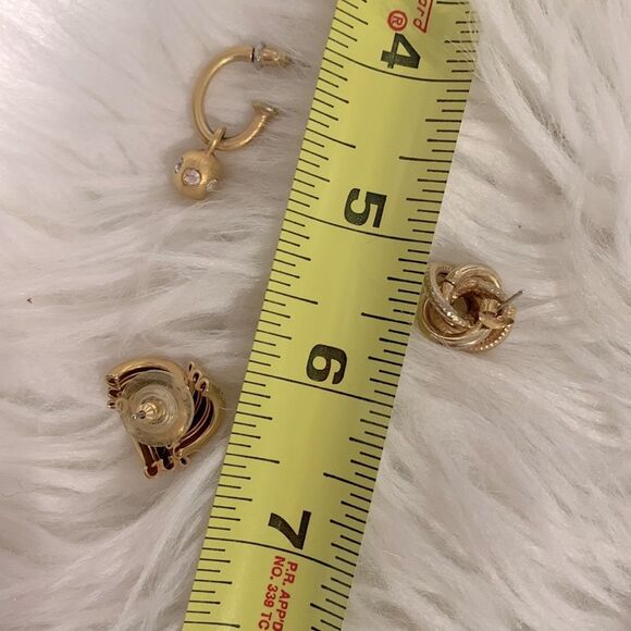 3 pierced earrings +1 necklace goldtone vintage women’s - Picture 5 of 6